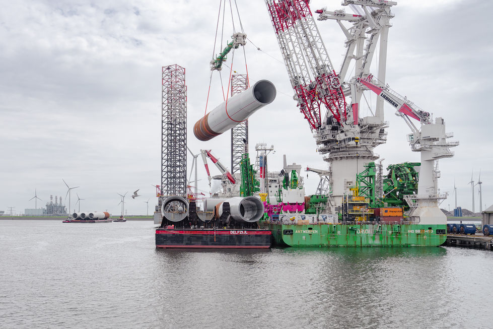 Monopile load-out Eemshaven