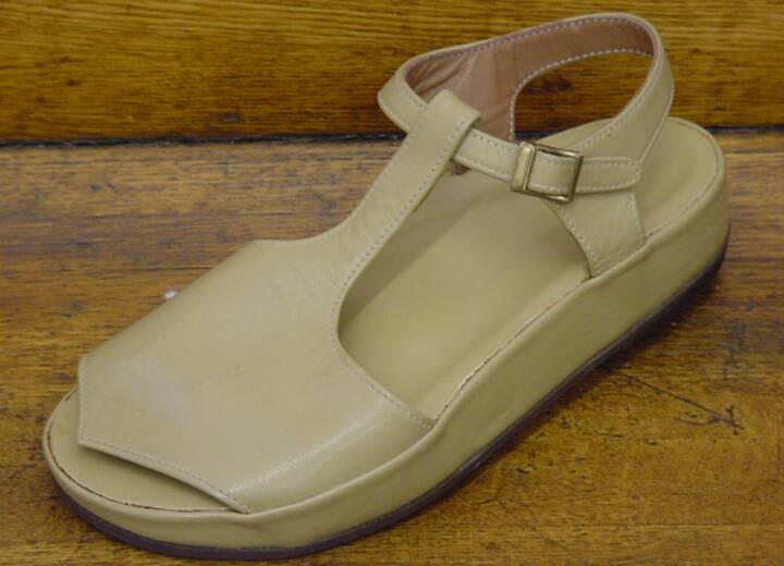 Pittsburgh's only Custom Shoemakers since 1977