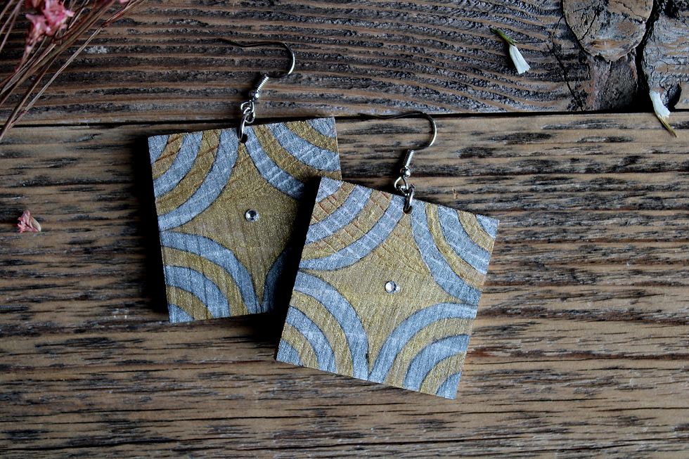 Thumbnail: Gold & Silver