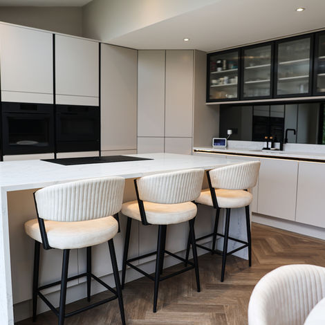 White handleless kitchen