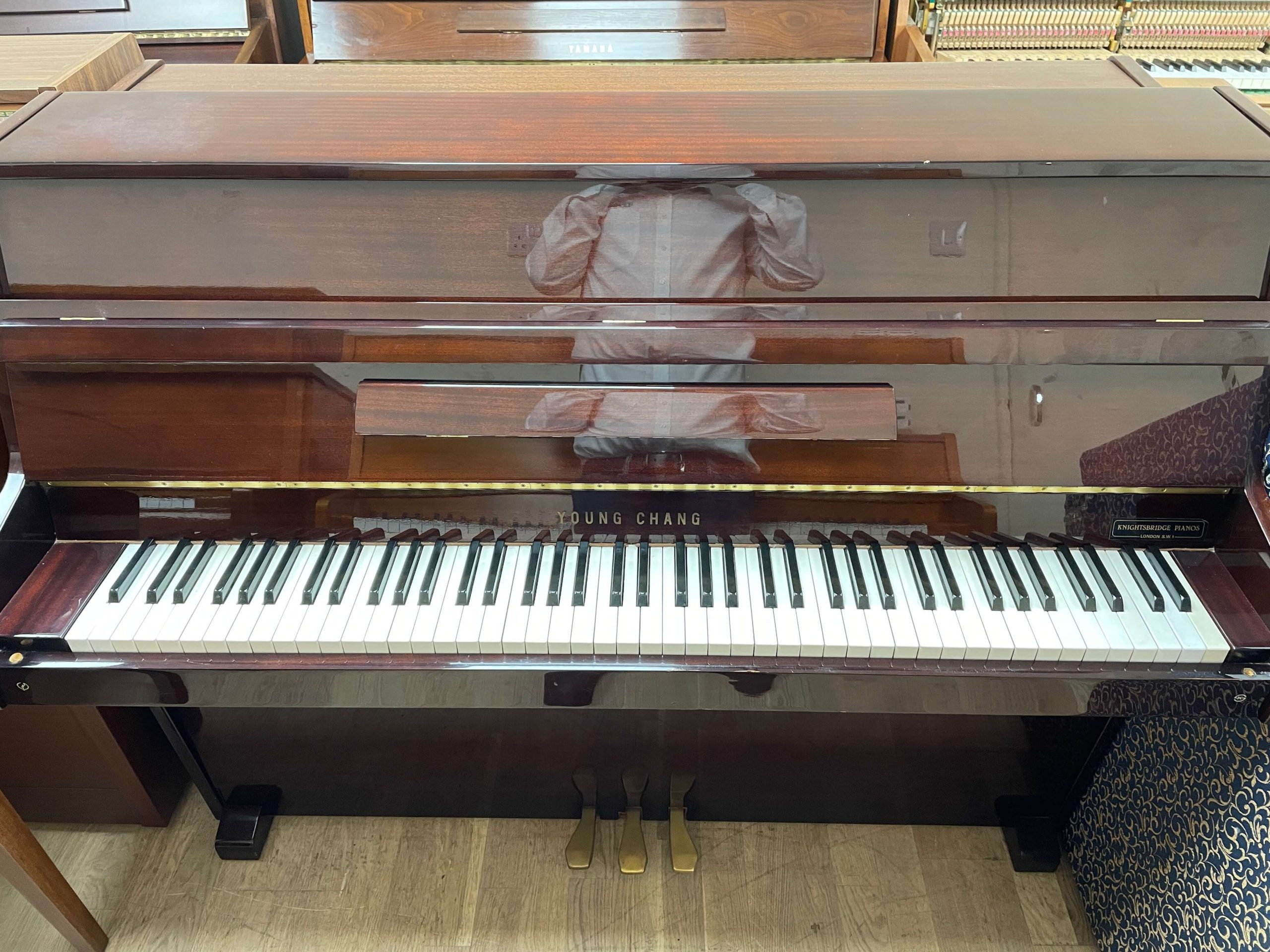 Young Chang E-101 piano