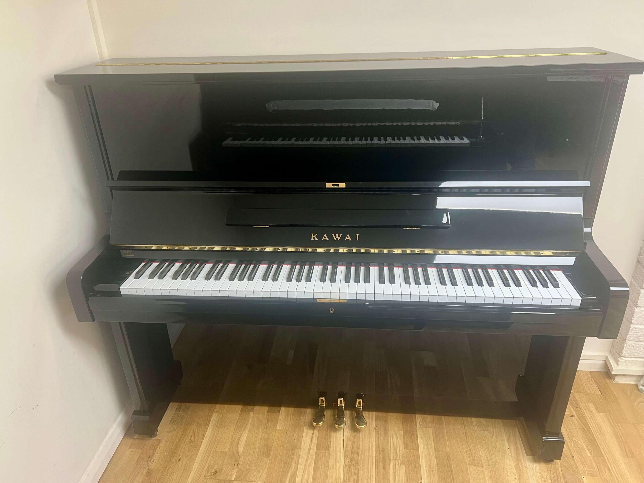 Kawai BS30 Upright Piano in high gloss black