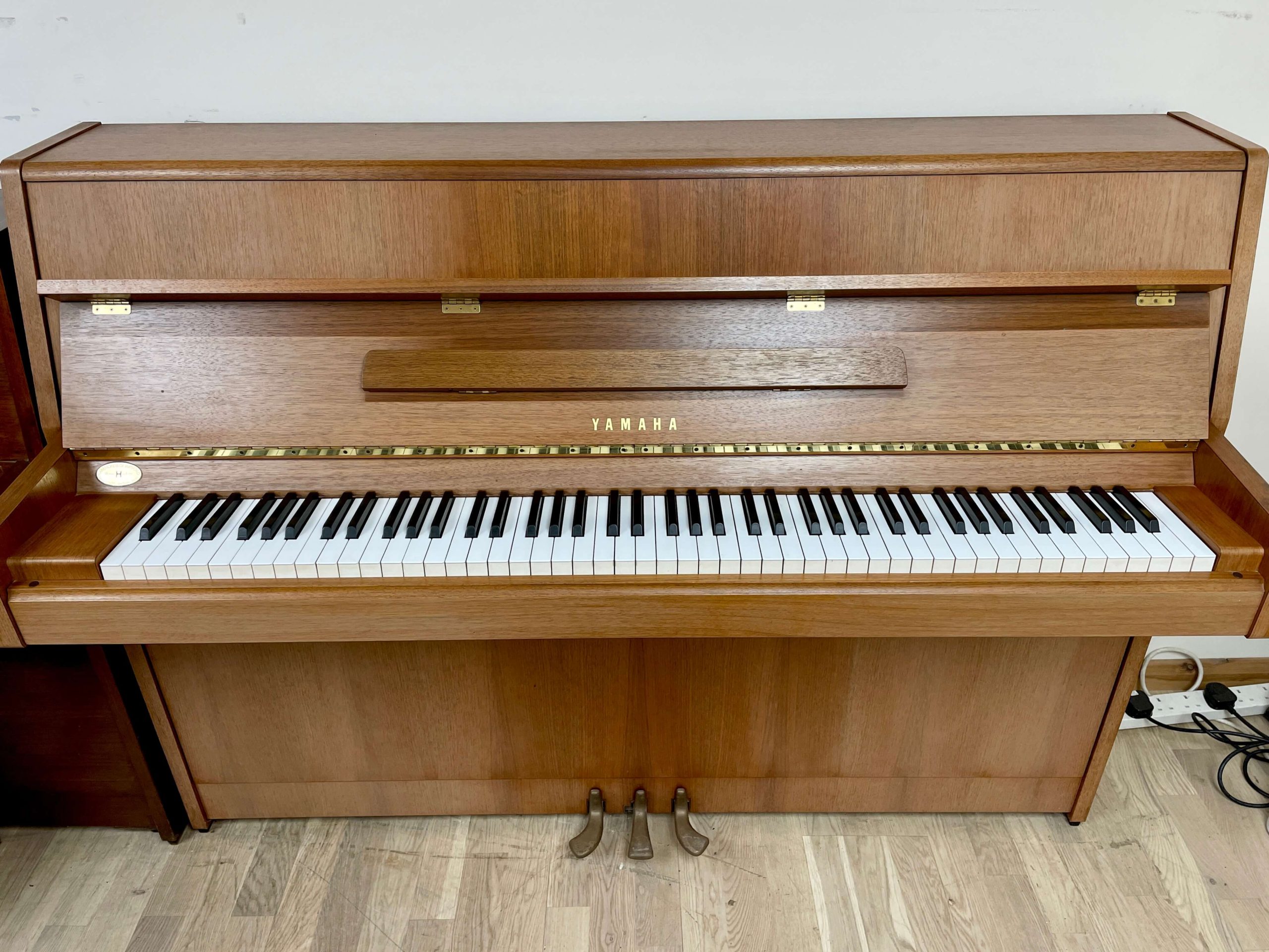 Yamaha M1JR piano