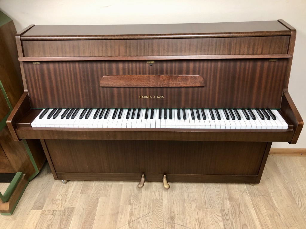 Barnes & Avis | Handel Pianos