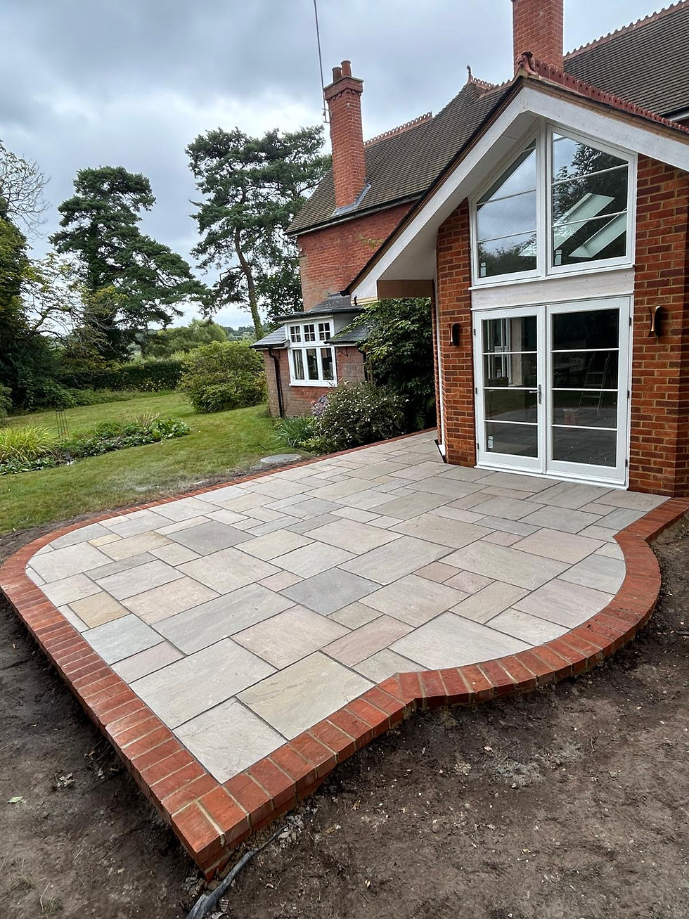 At Nathan Russell Construction we offer complete landscaping services that bring your outdoor vision to life. Whether you're dreaming of a low-maintenance garden, a functional outdoor living area, or a total landscape makeover, we have the skills and experience to deliver exceptional results.
From initial design to final installation, we handle every aspect of landscaping with care, quality, and attention to detail.