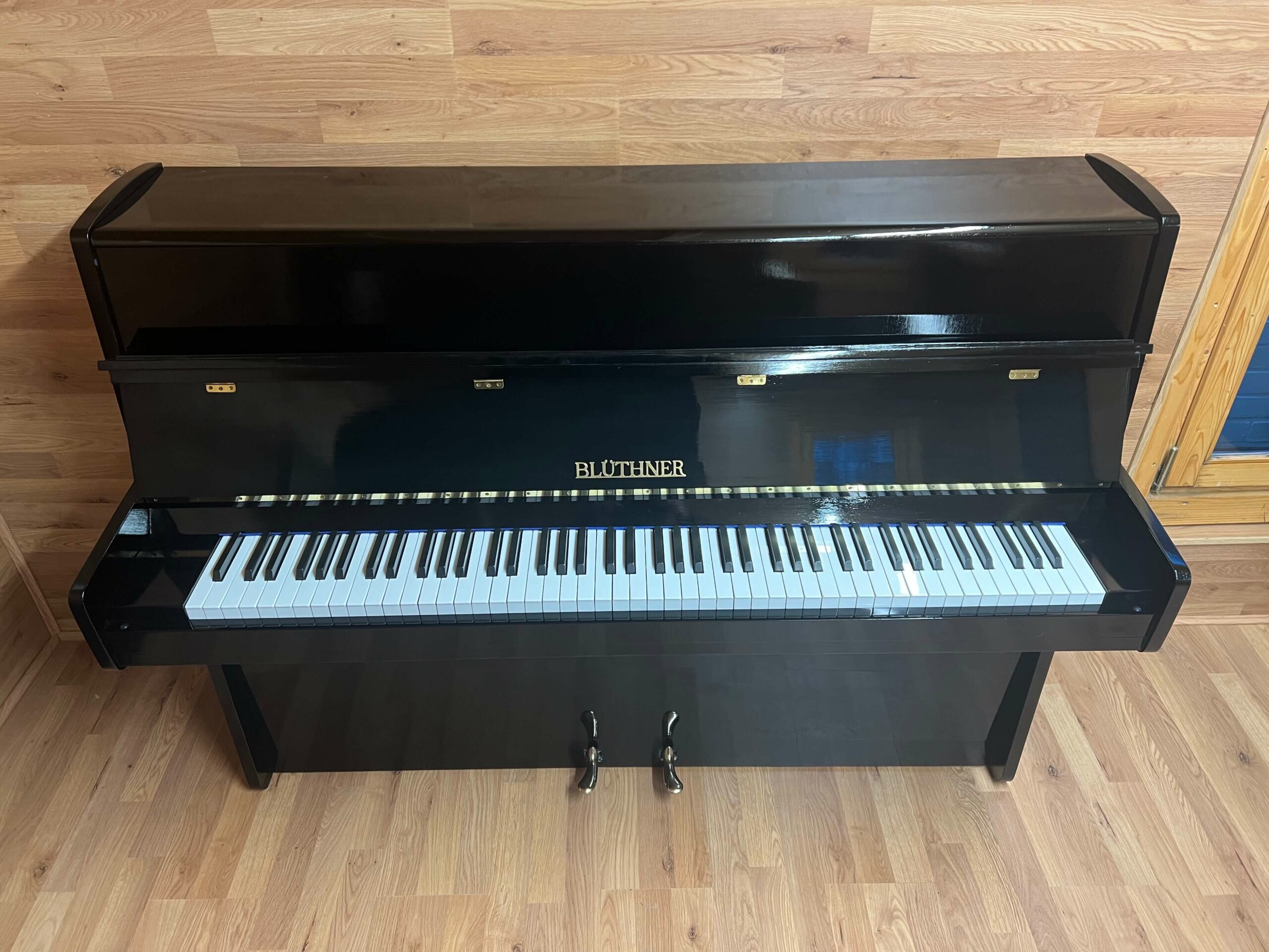 Bluthner 110 Upright Piano | Handel Pianos