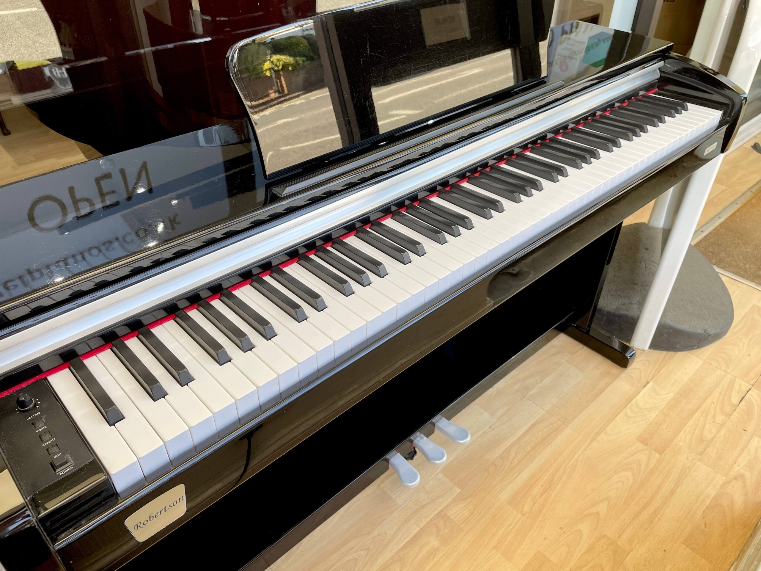 Robertson RP220 Digital Piano