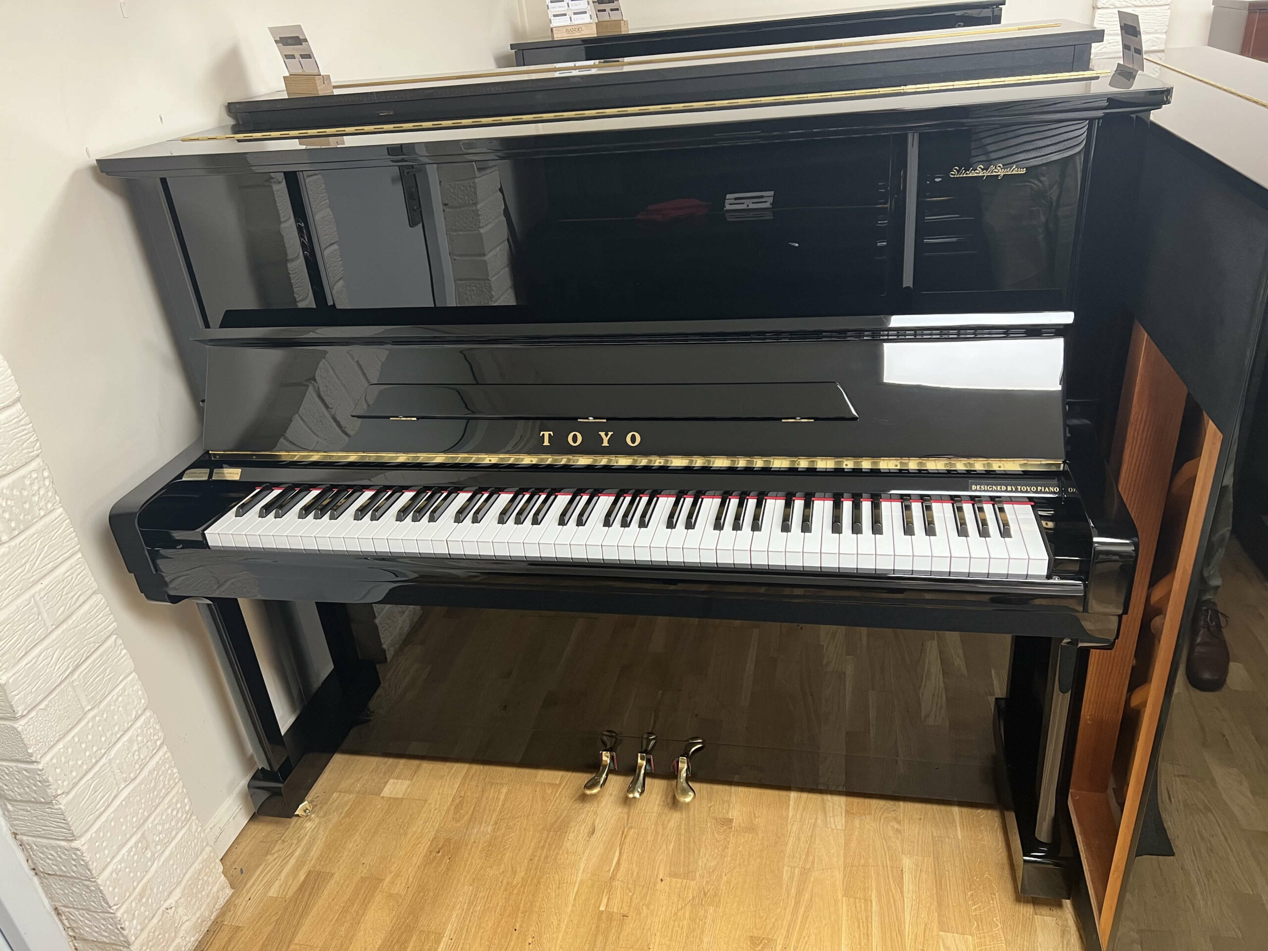 Toyo NA-126 Upright Piano | Handel Pianos