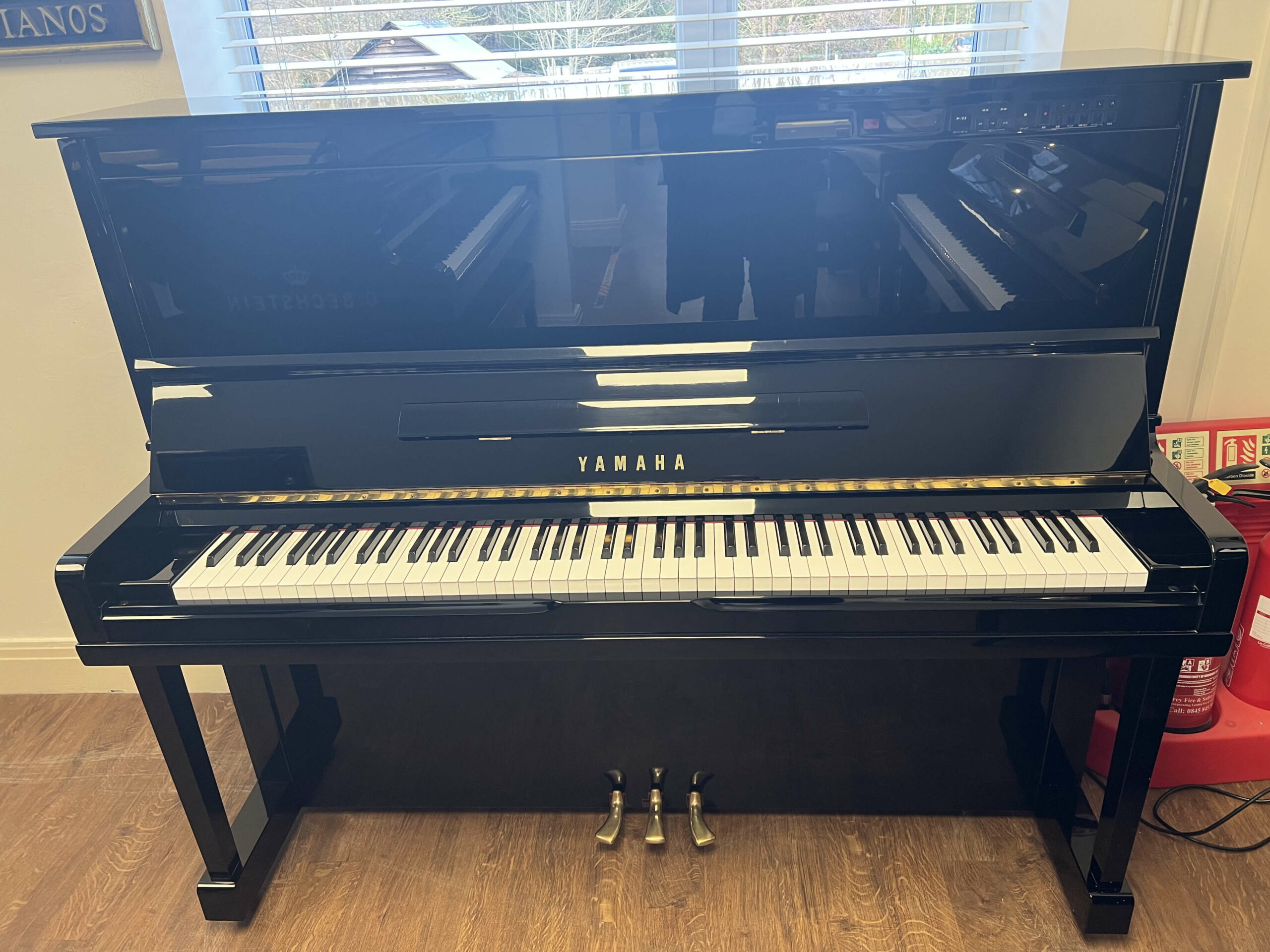 Yamaha MX101R Upright Piano | Handel Pianos