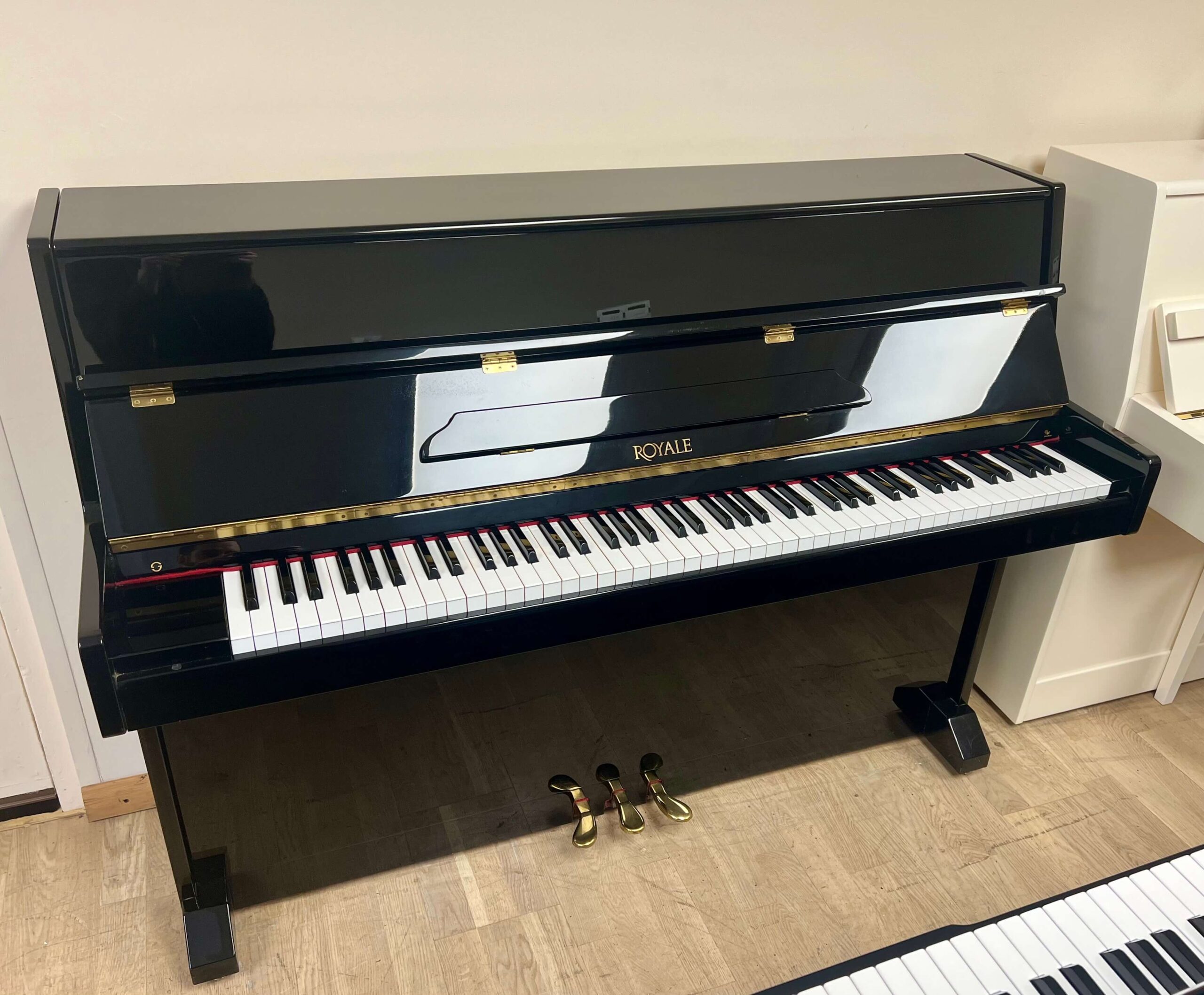 Royale Upright Piano | Handel Pianos