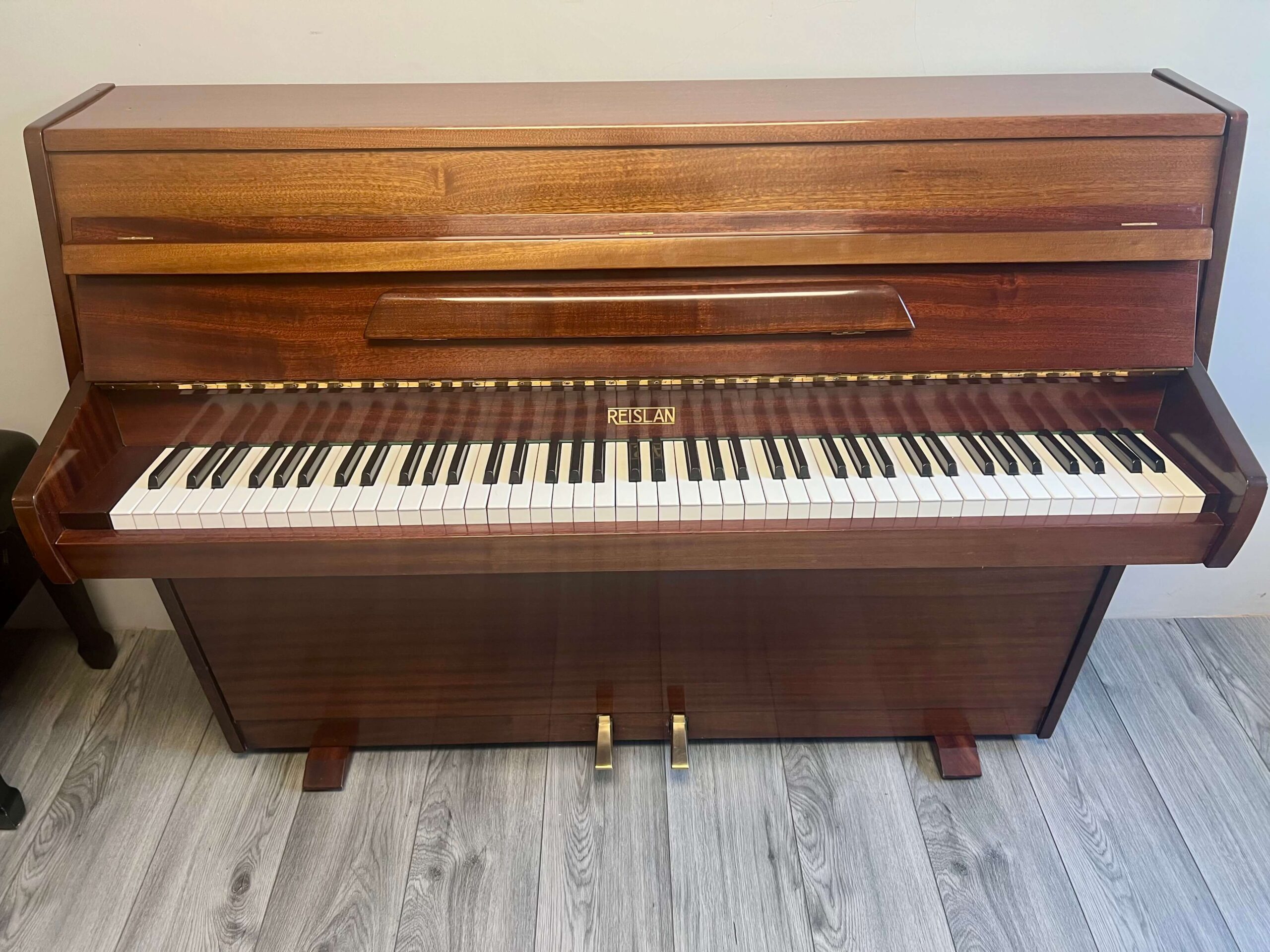 Reislan Compact Upright Piano | Handel Pianos