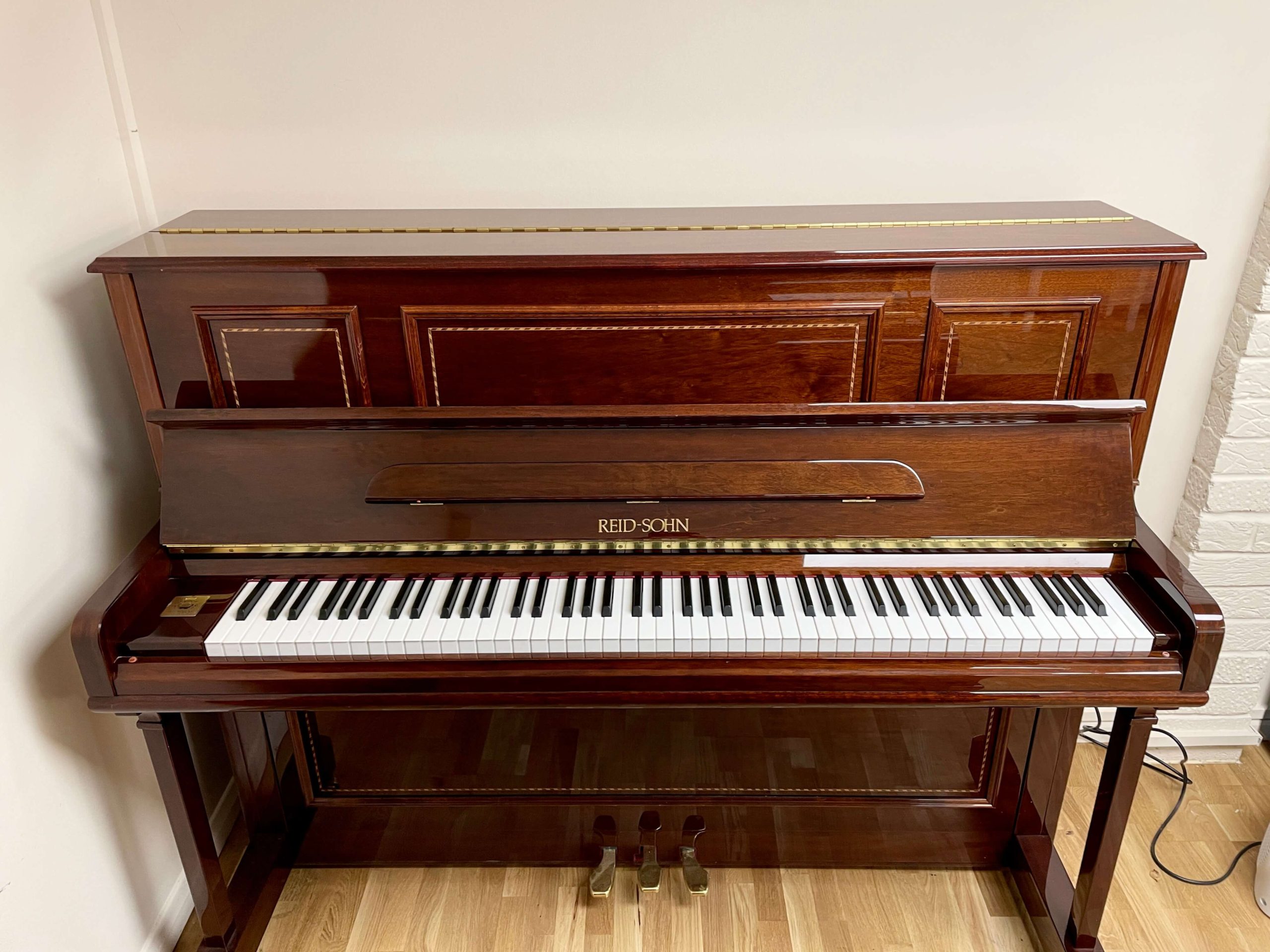 Reid Sohn RS-118RI Upright Piano