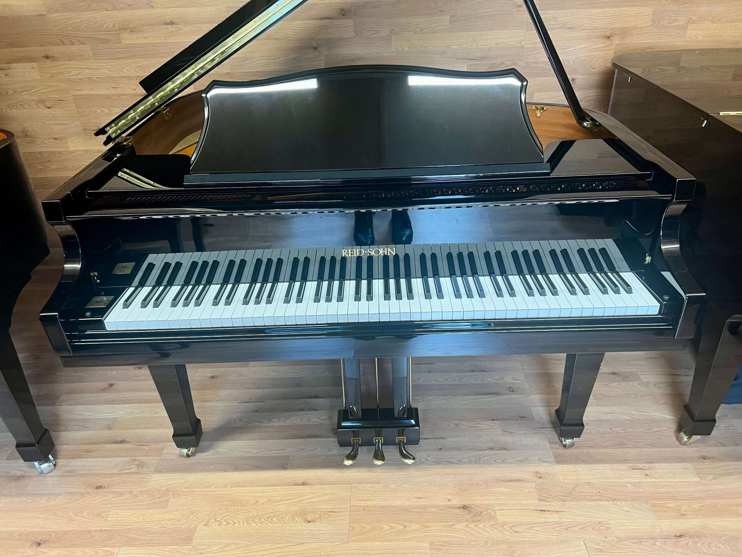 Reid Sohn SIG-48D Baby Grand Piano in polished black case with brass fittings