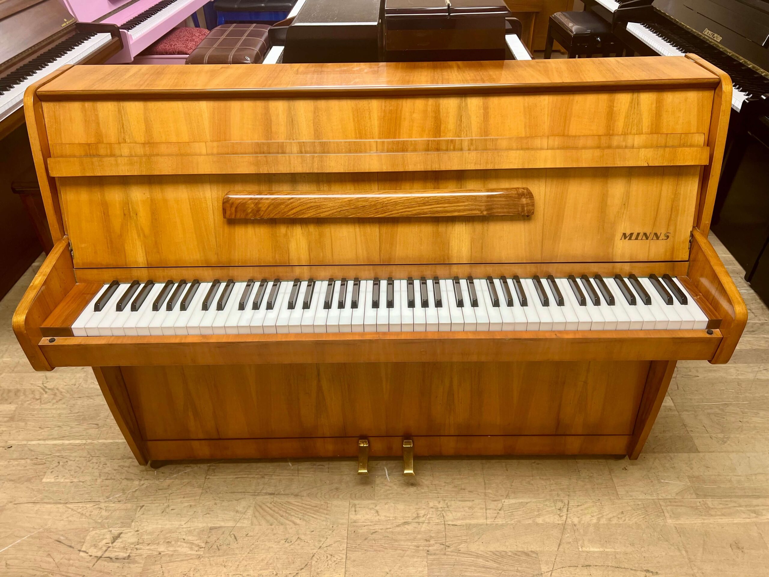 Minns Upright Piano | Handel Pianos
