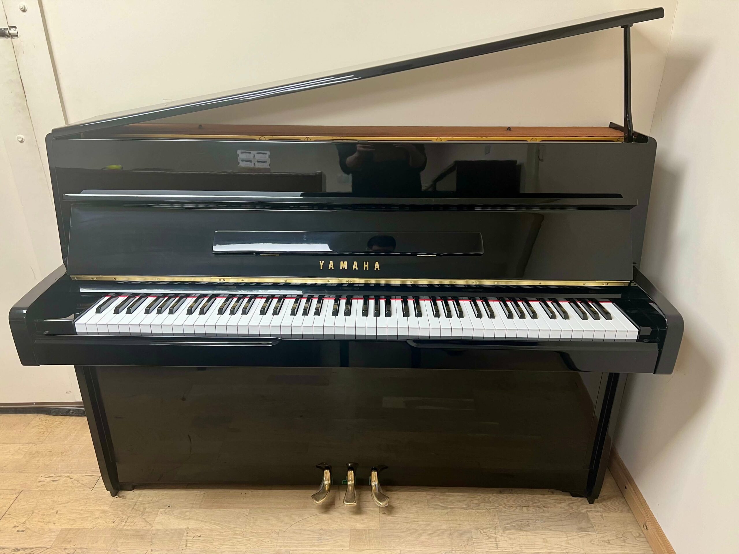 Yamaha M1A Upright Piano | Handel Pianos