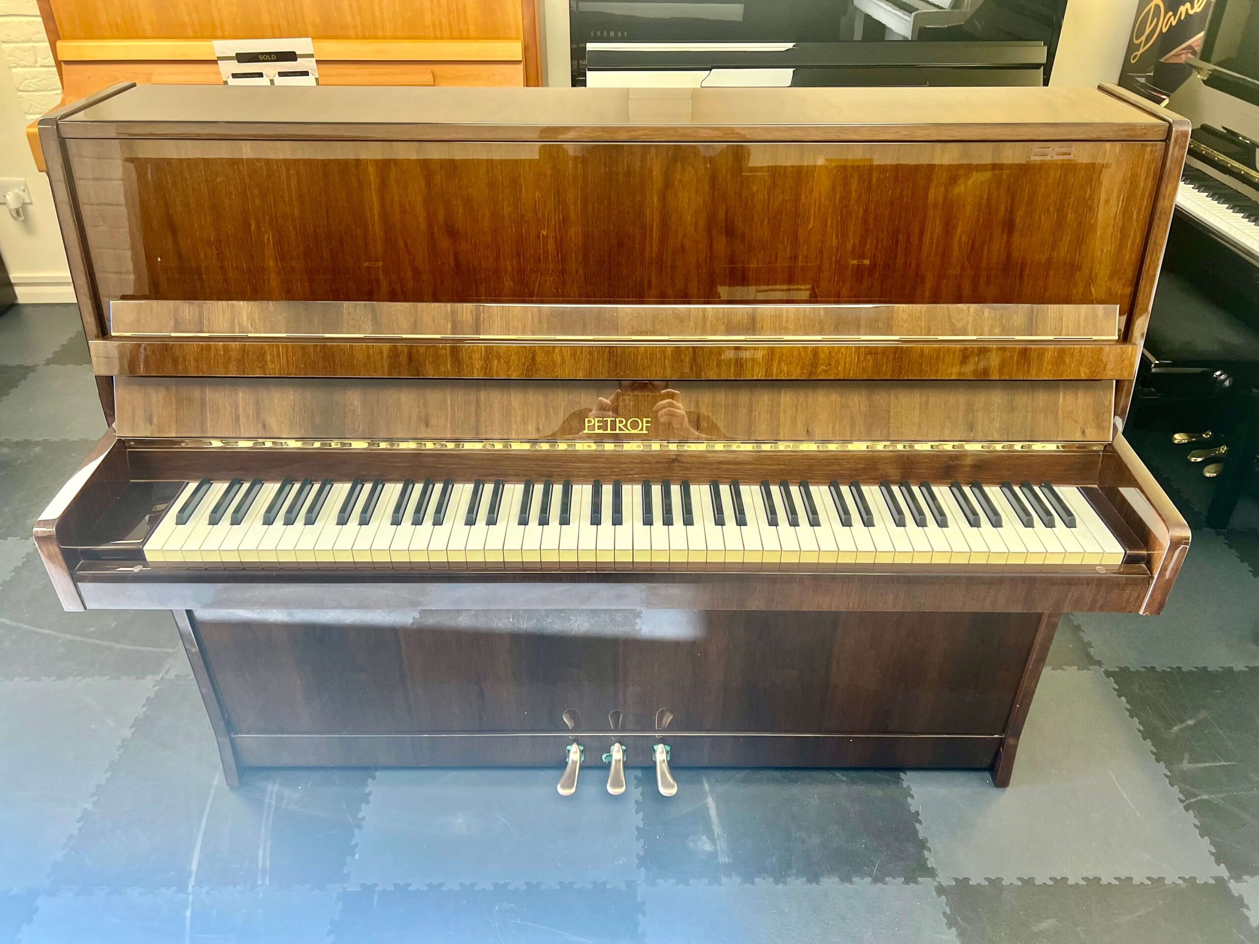 Petrof 117 Upright Piano | Handel Pianos