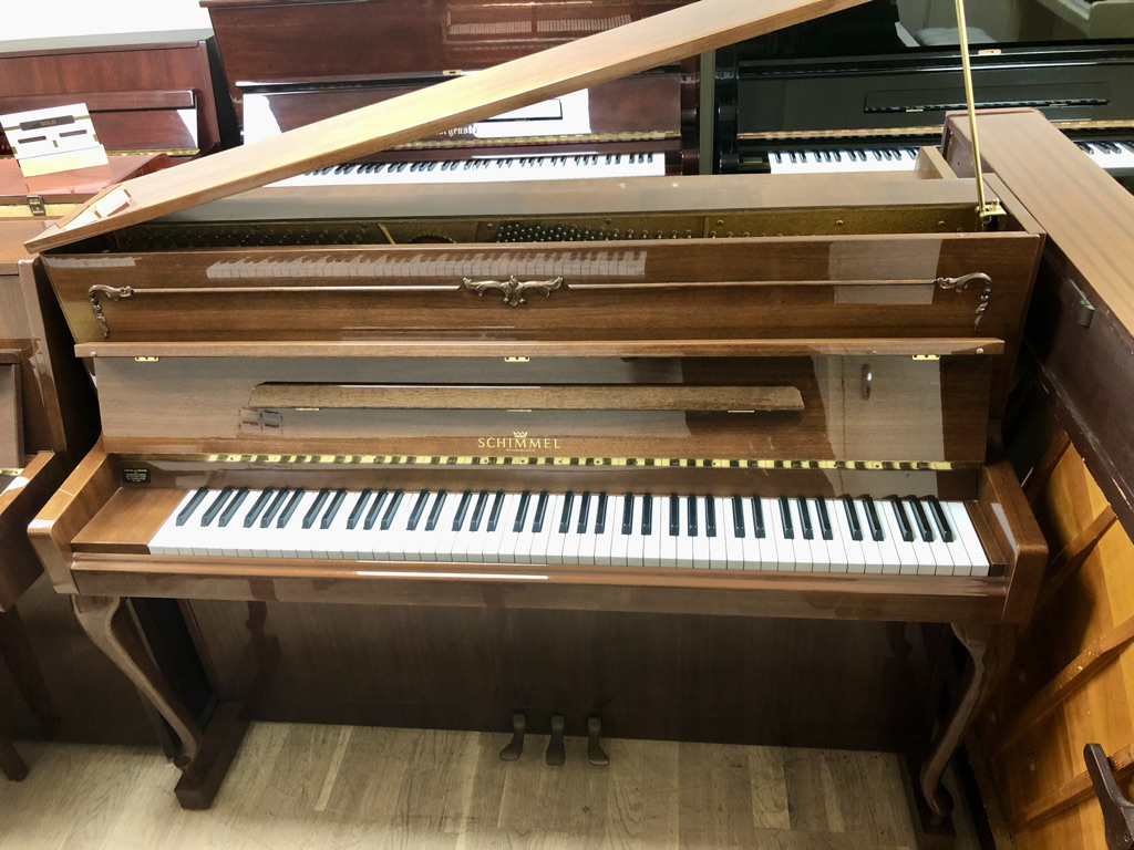 Schimmel Cabriole piano
