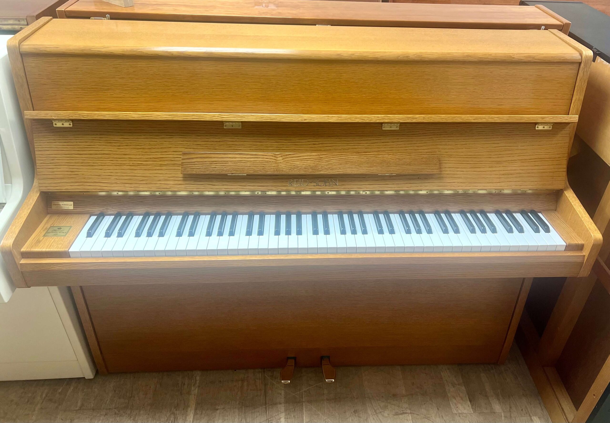 Reid Sohn S-108S Upright Piano | Handel Pianos