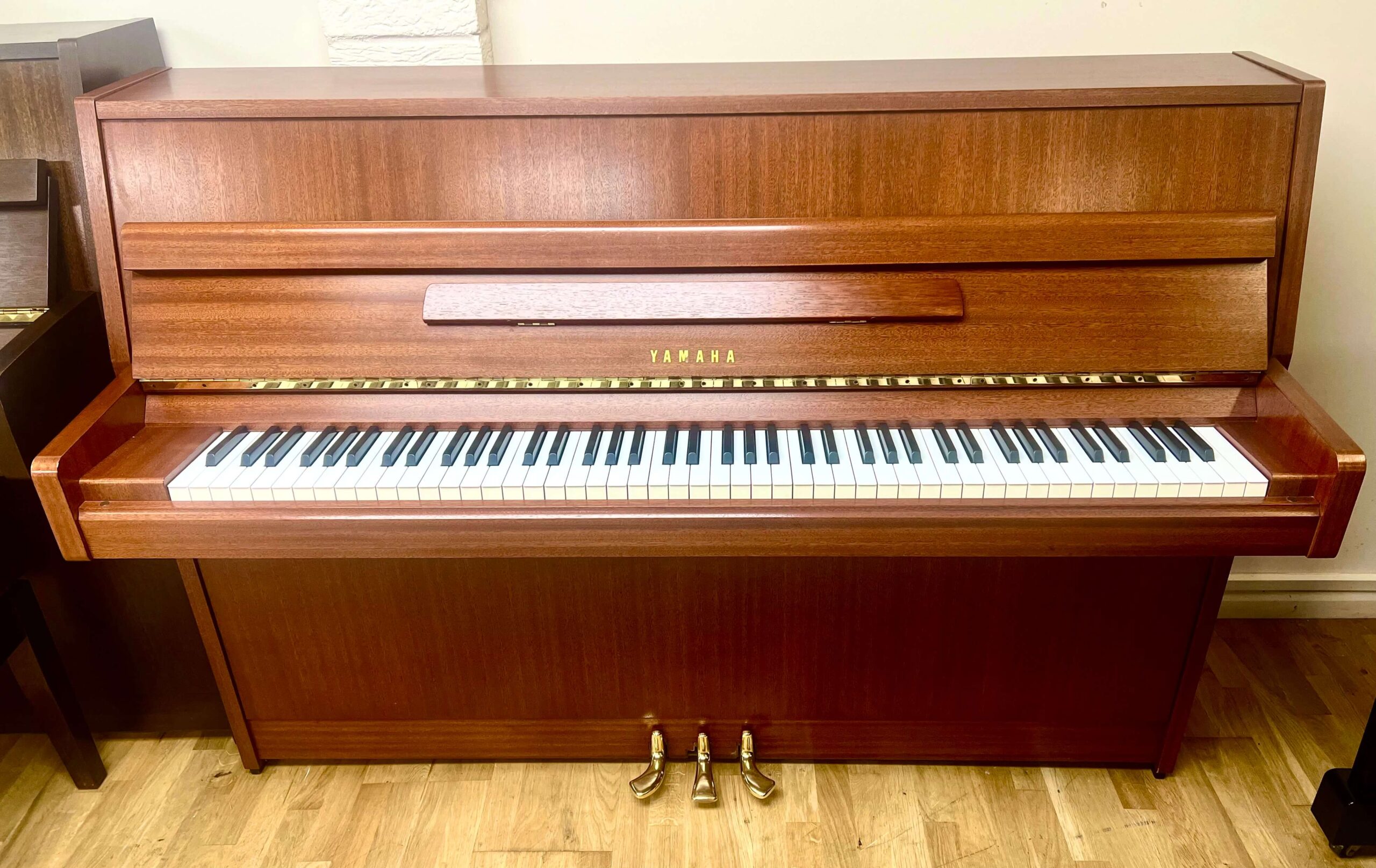 Yamaha M5J Upright Piano | Handel Pianos