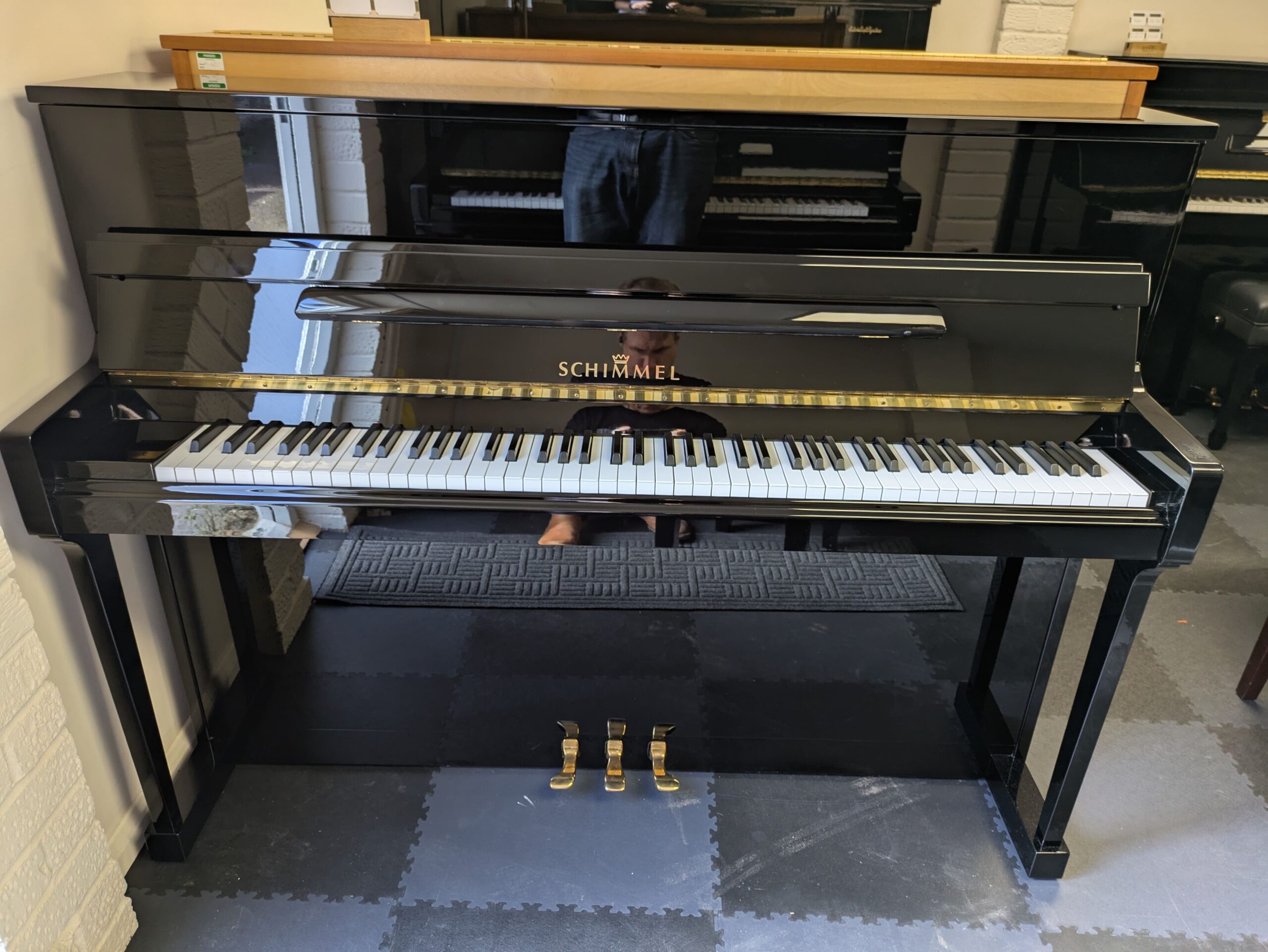 Schimmel 113 Upright Piano | Handel Pianos