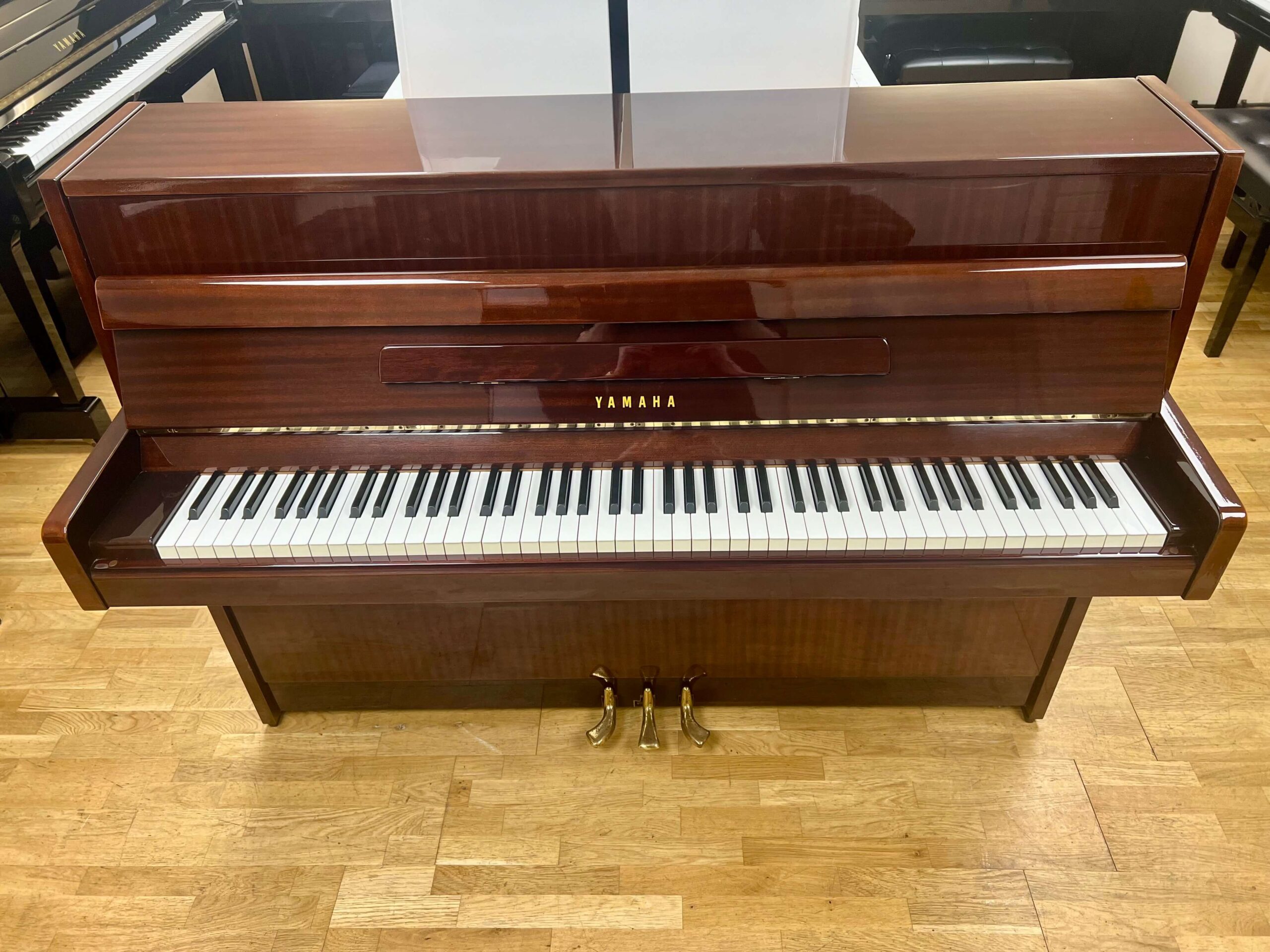 Yamaha 104 Upright Piano | Handel Pianos
