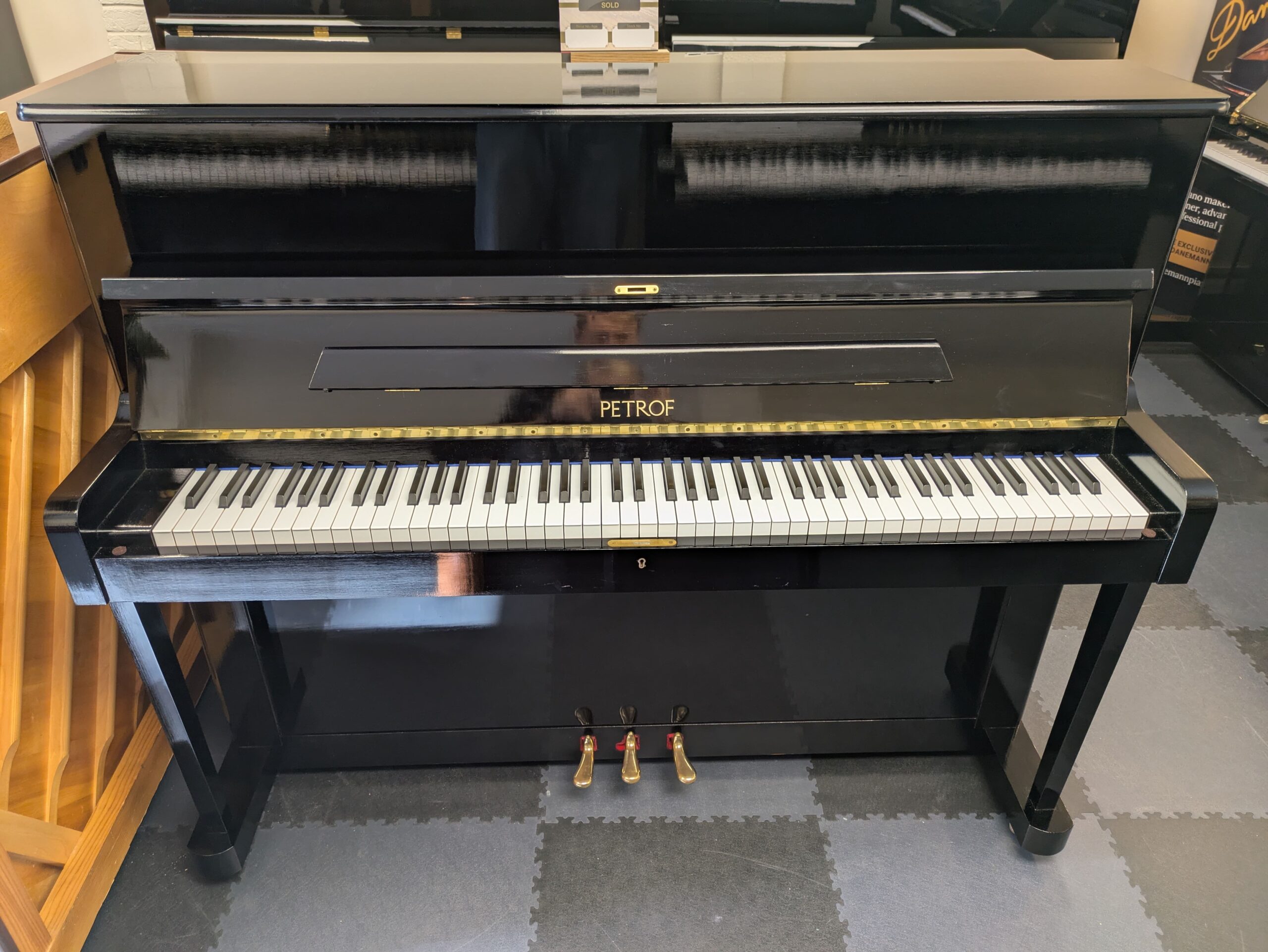 Petrof P118 Upright Piano in ebonised Black