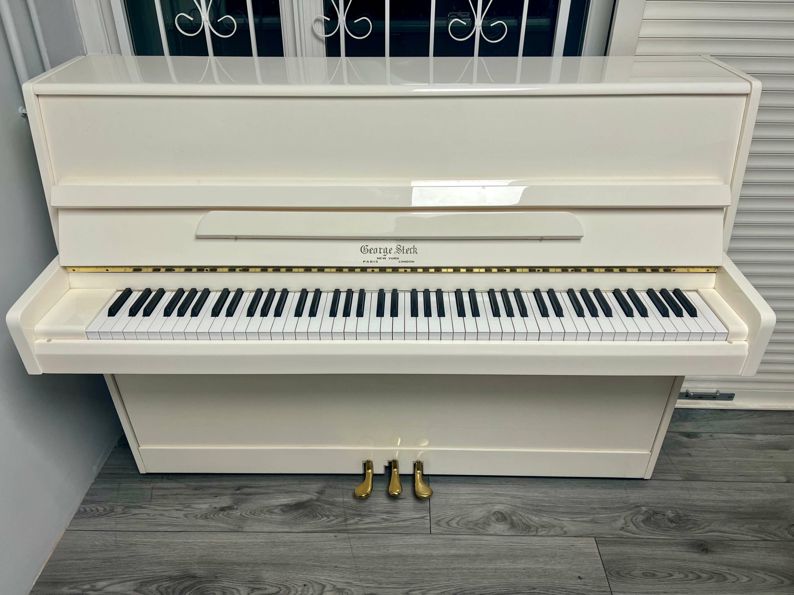 Steck US-09 Upright Piano | Handel Pianos
