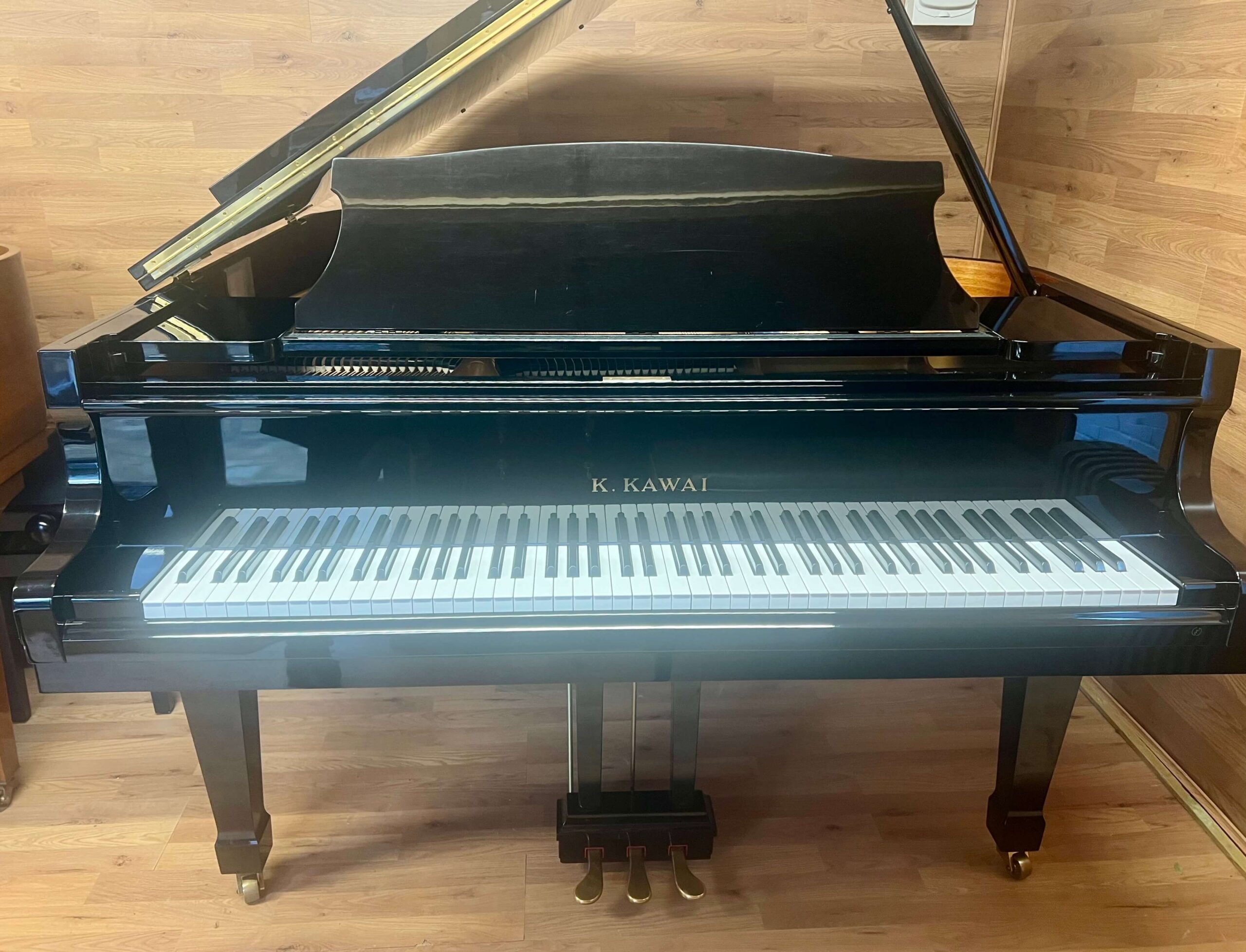 Kawai KG-2D Grand Piano in polished black case with brass fittings