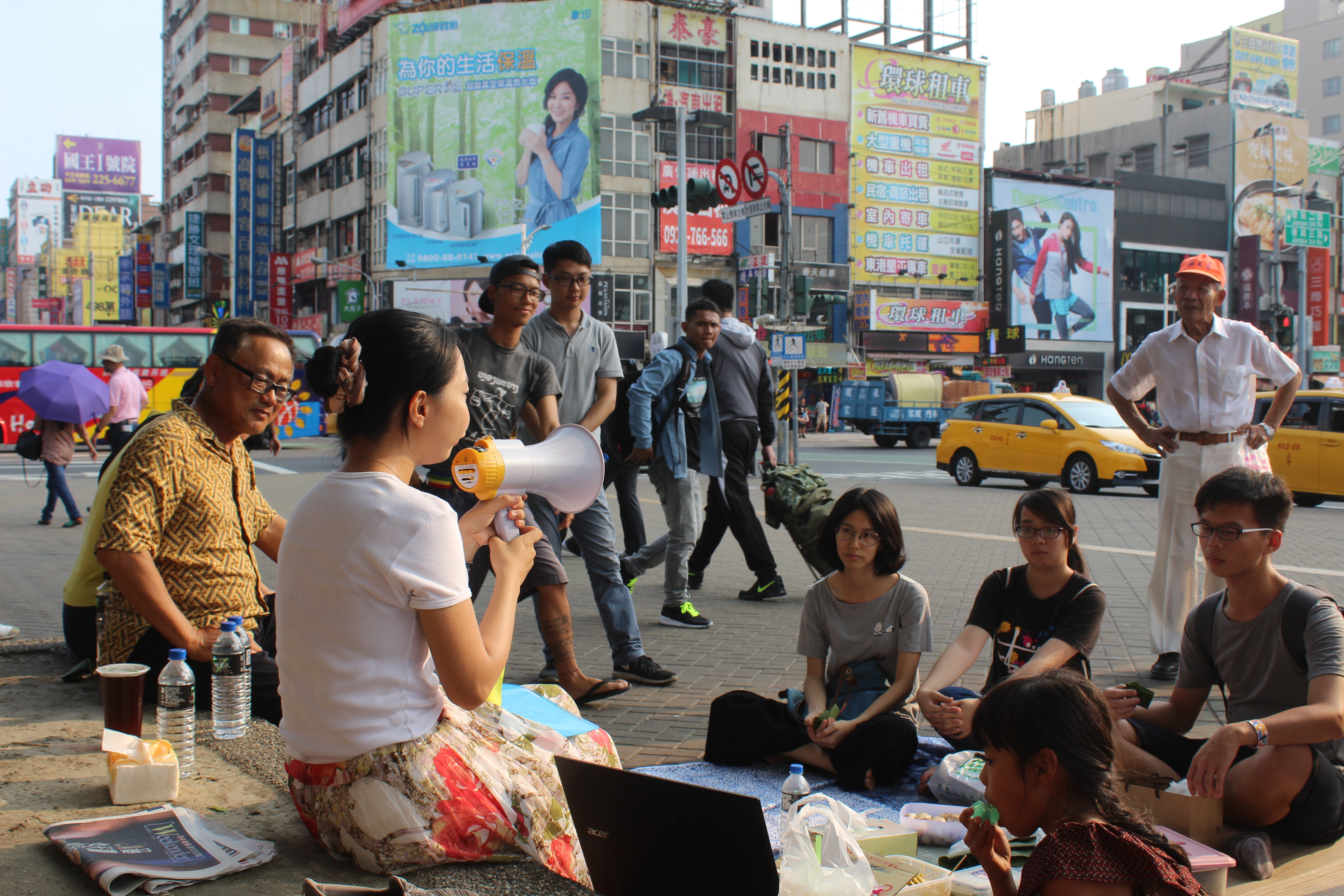 Perpustakaan Berjalan Kaohsiung Fasilitasi Ajang Diskusi Warga Indonesia dan Taiwan