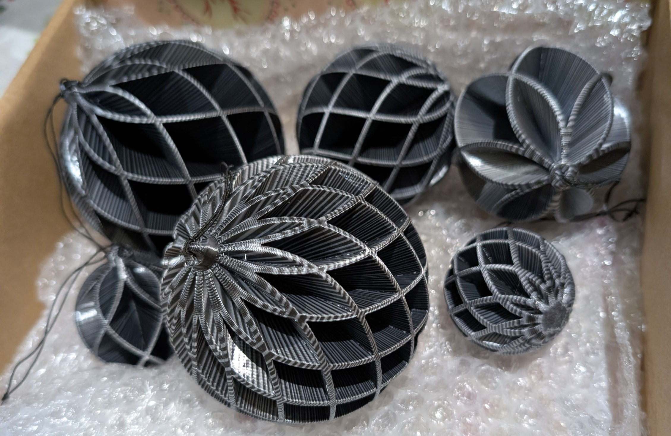 Set of 6 cross ribon christmas baubles