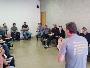 GCASA promove visitas em lojas de acabamentos e capacitação em “Estratégia para estruturação de mix”