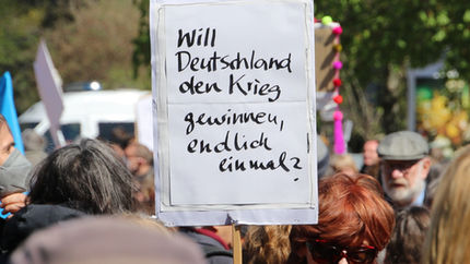 "Der Westen hat den Krieg in der Ukraine provoziert" - Ostermarsch #b1604 mit pro-russischer Haltung