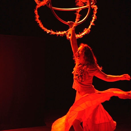 Ruth y la araña: Una obra profunda representada por el canto, la danza y el circo 