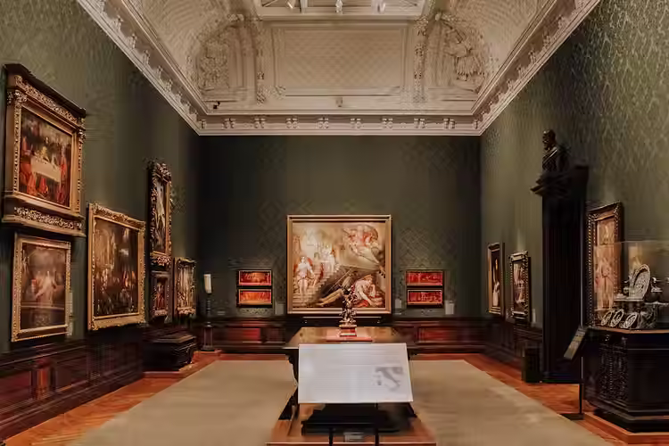 photo-1621886292650-520f76c747d6.avif