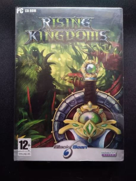 Copertina gioco Rising Kingdoms, spada e figure fantasy