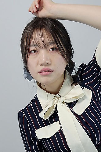 ノ木恵里香上半身.jpg