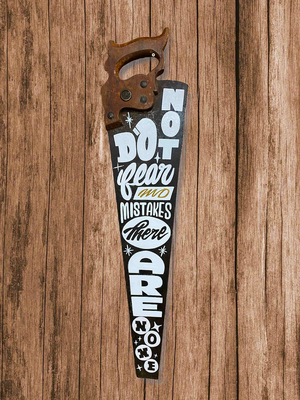 ヴィンテージソーに描いたサインペインティング