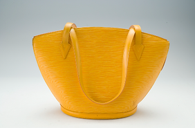 革の染め替えで美しく