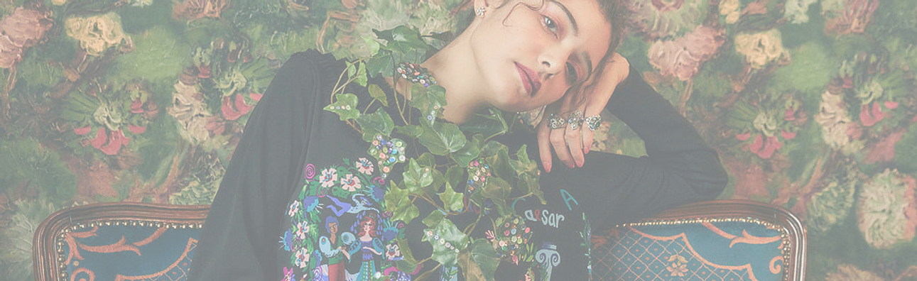 トクコプルミエヴォルのコーディネート