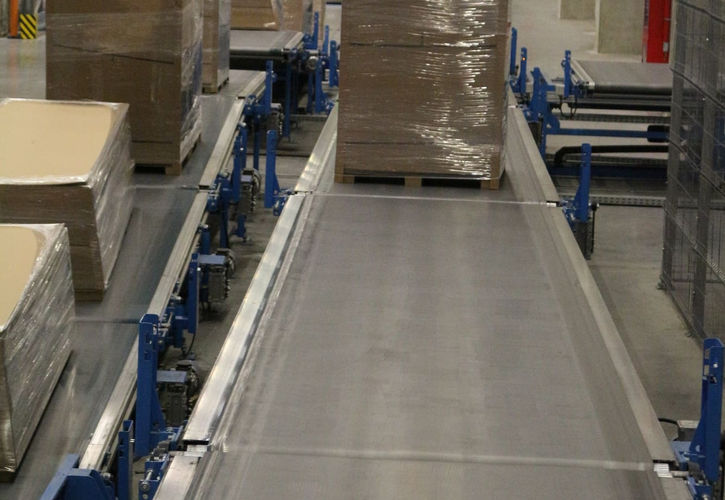 Conveior cu banda transport paleti - Logistica - SELF TRUST