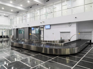 Carruseles de equipaje y equipos de facturación en el Aeropuerto Internacional Băneasa Aurel Vlaicu por CITCOnveyors