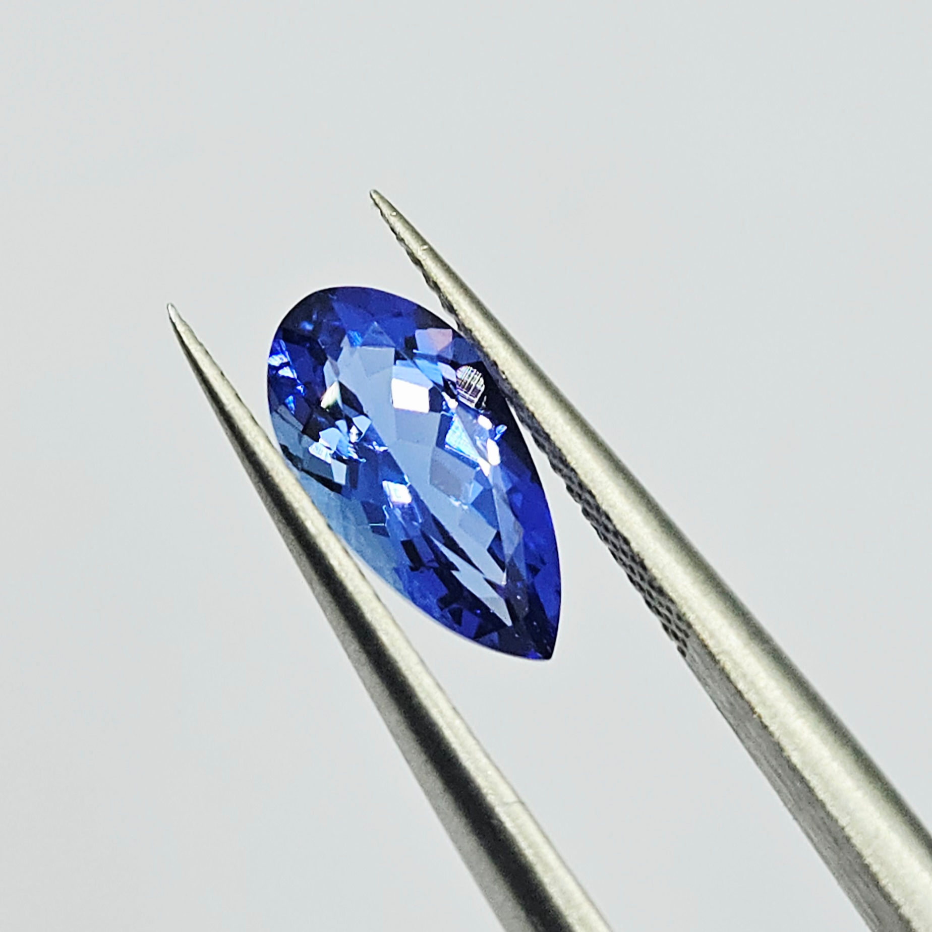 Tanzanite blu ziosite naturale con certificato certified blue tanzanite