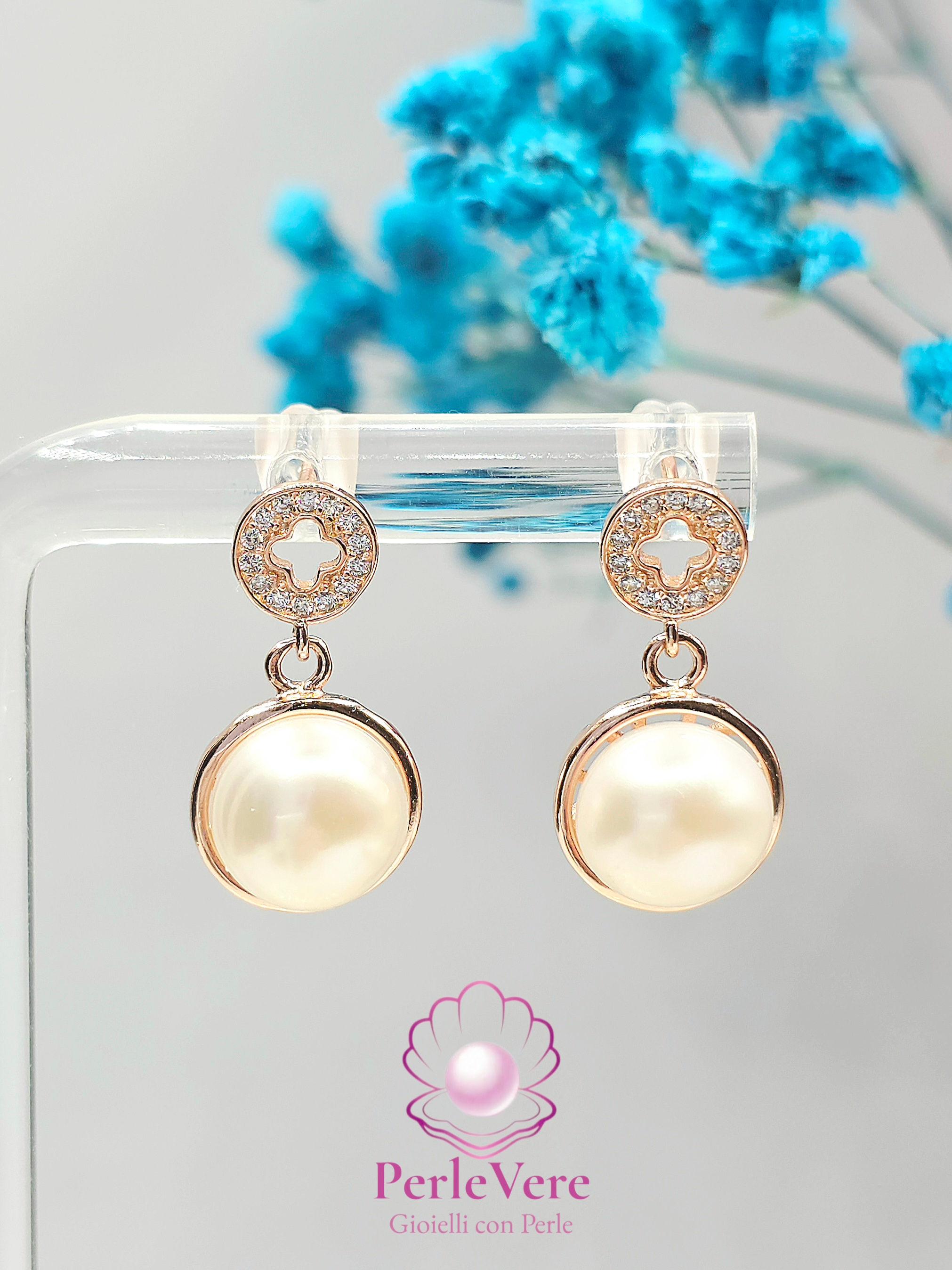 Perlevere.it Orecchini con perle bianche pendenti rosa