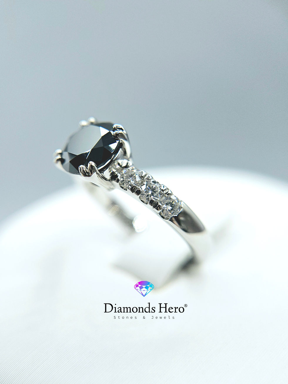 Miniatura: diamondshero.it anello solitario argento oro diamante brillante moissanite round rotondo nero black ring diamond silver gold
