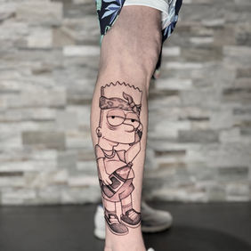 Tatouage Bart darkwork à Aix-en-Provence au salon La Fratrie.