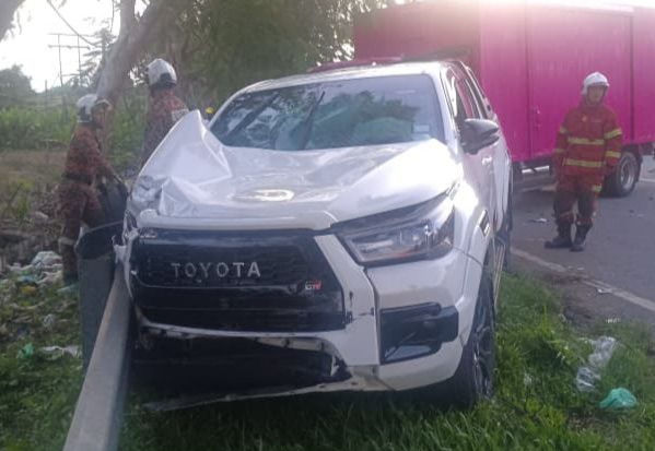 Dua maut, tiga cedera kemalangan babitkan 3 kenderaan di Jalan Apas- Balung