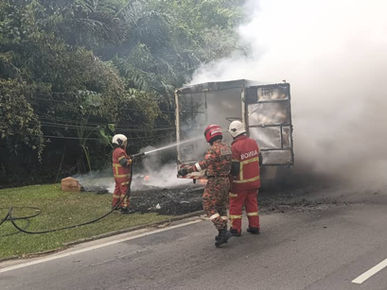 Lori Tiga Tan Terbakar di Jalan Tun Fuad Stephen