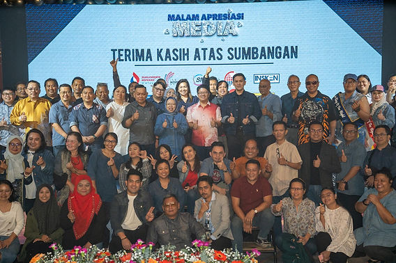 A group photo with the Minister and attendees.