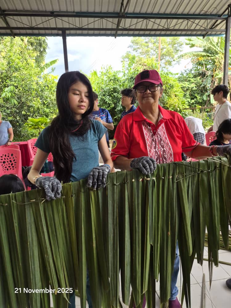Hong Kong Student ( left) learning to make attap