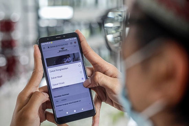 Penyediaan infrastruktur digital dan akses internet di desa terdepopulasi